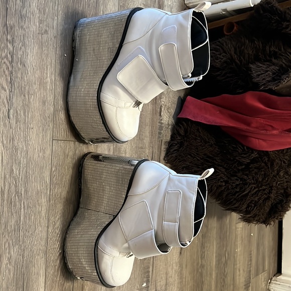 Club Exx Platform Disco Bootie - Picture 2 of 5